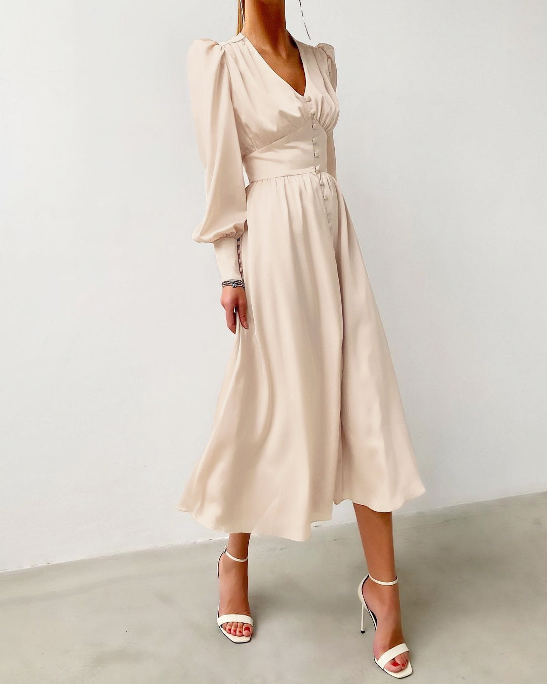 Elegante damesjurk met lange mouwen | Klassieke A-lijn midi jurk met knoopsluiting