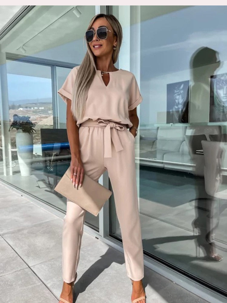 Dames zomerjumpsuit met V-hals en korte mouwen
