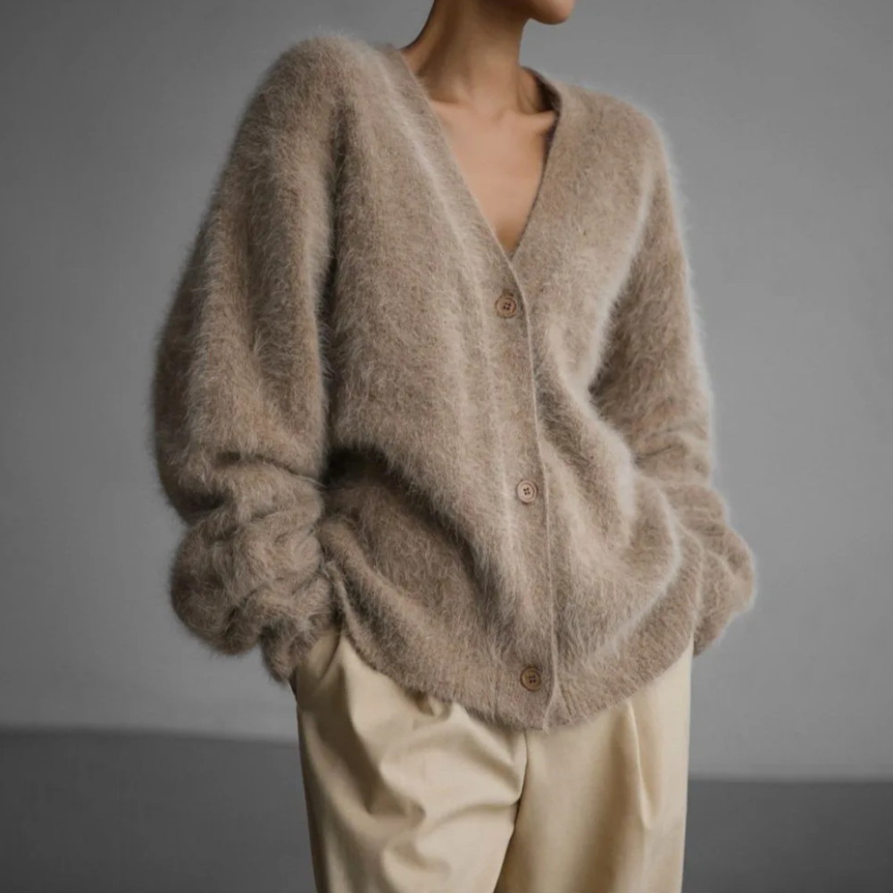 Fluffy oversized dames cardigan | Pluizig gebreid vest met v-hals