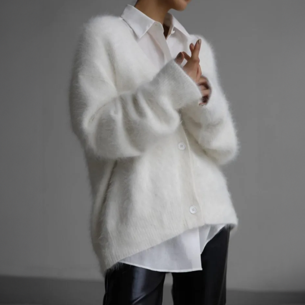 Fluffy oversized dames cardigan | Pluizig gebreid vest met v-hals