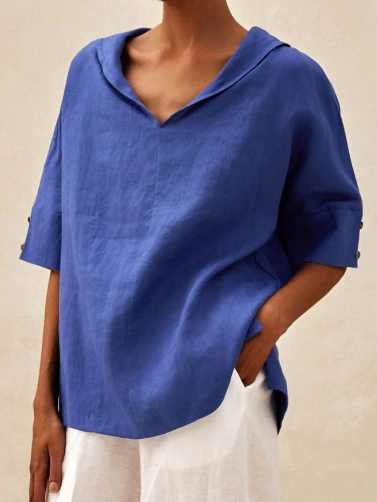 Ladies loose shirt with collar and three-quarter sleeves