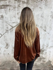Dames fluwelen blouse met klassieke kraag en knoopsluiting