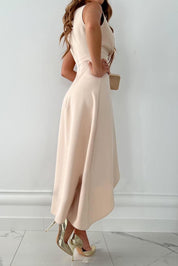 Dames midi avondjurk beige met V-hals en wikkelmodel