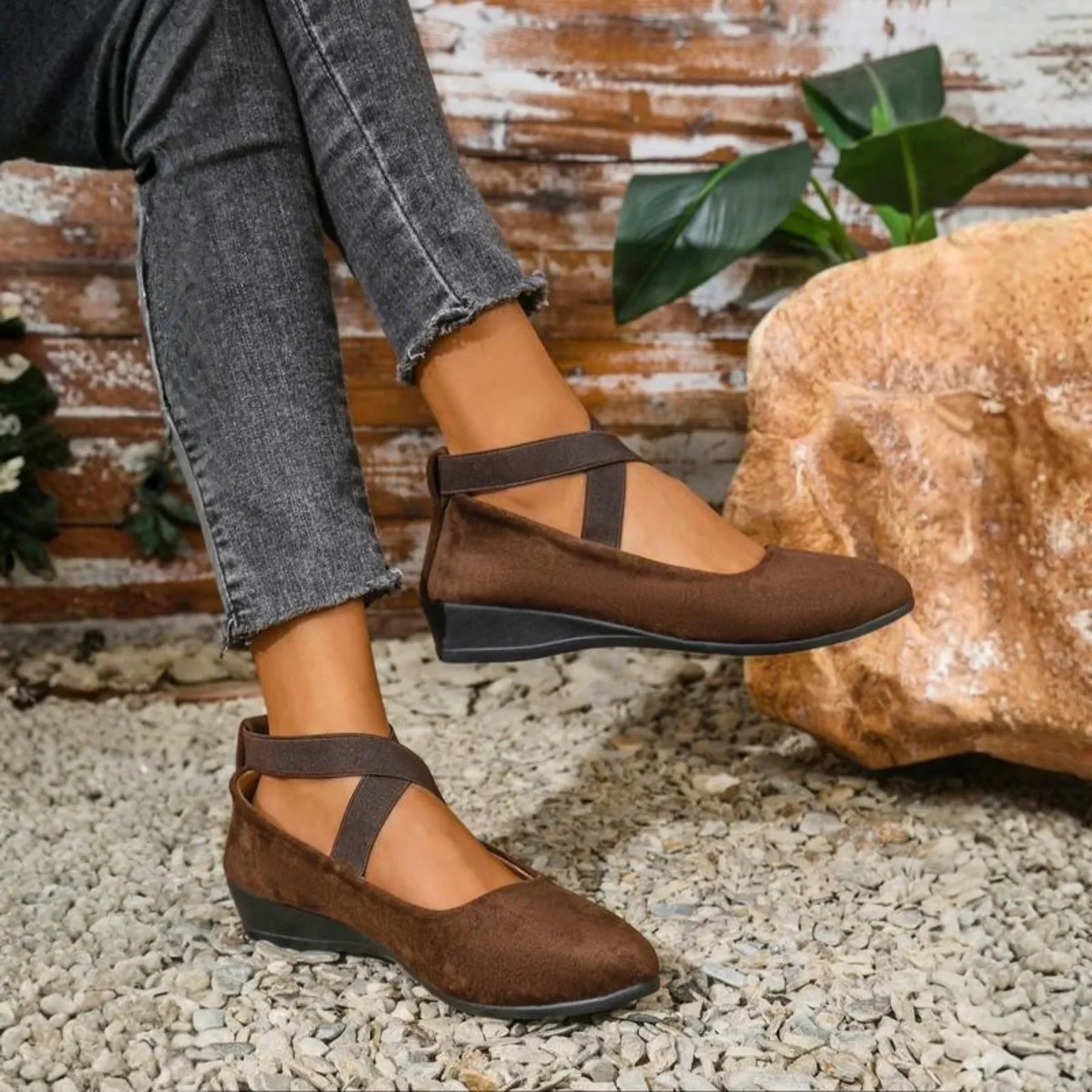 Women's ballerina flats with wedge heel and strap