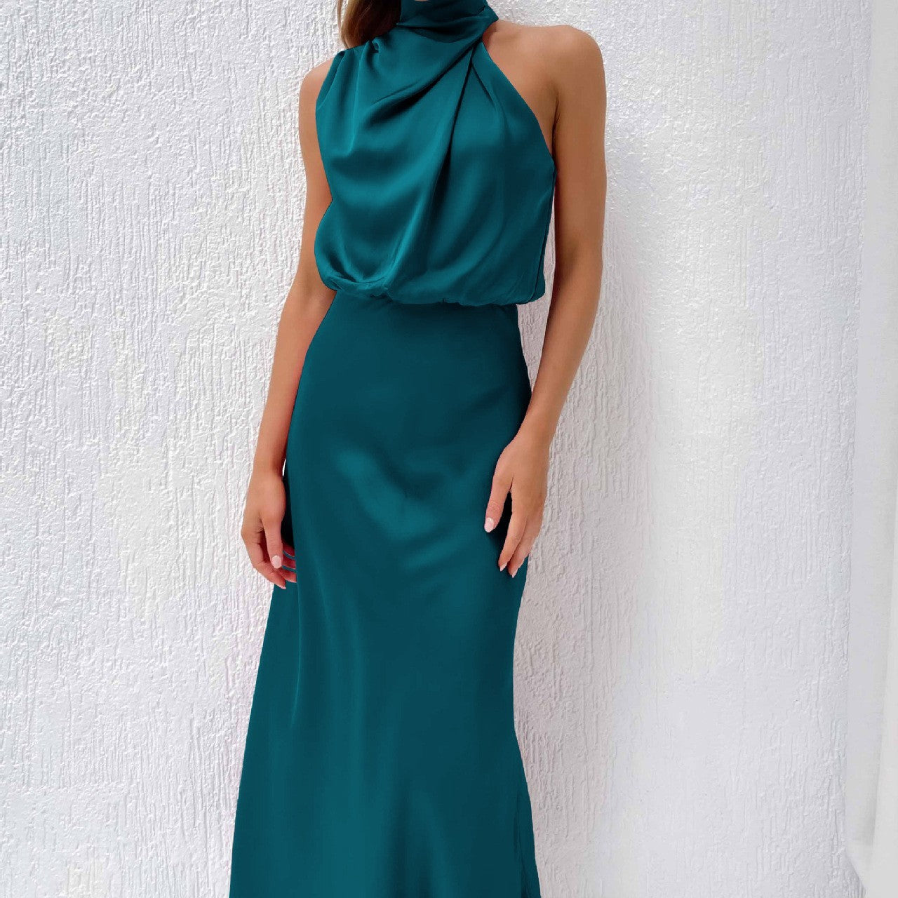 Dames maxi jurk met hoge kraag en neckholder