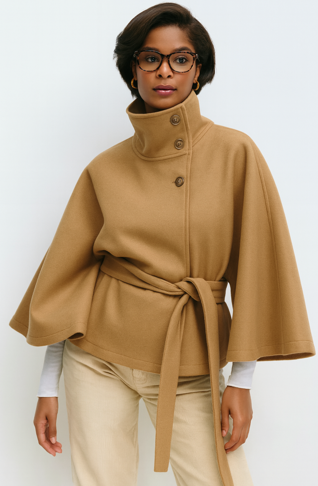 Korte dames mantel met ceintuur | Warme jas met hoge kraag