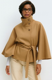 Korte dames mantel met ceintuur | Warme jas met hoge kraag