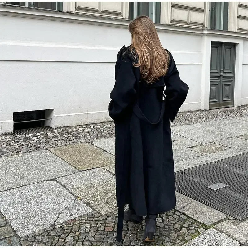 Dames maxi trenchcoat | Lange zwarte mantel met warme wollen look