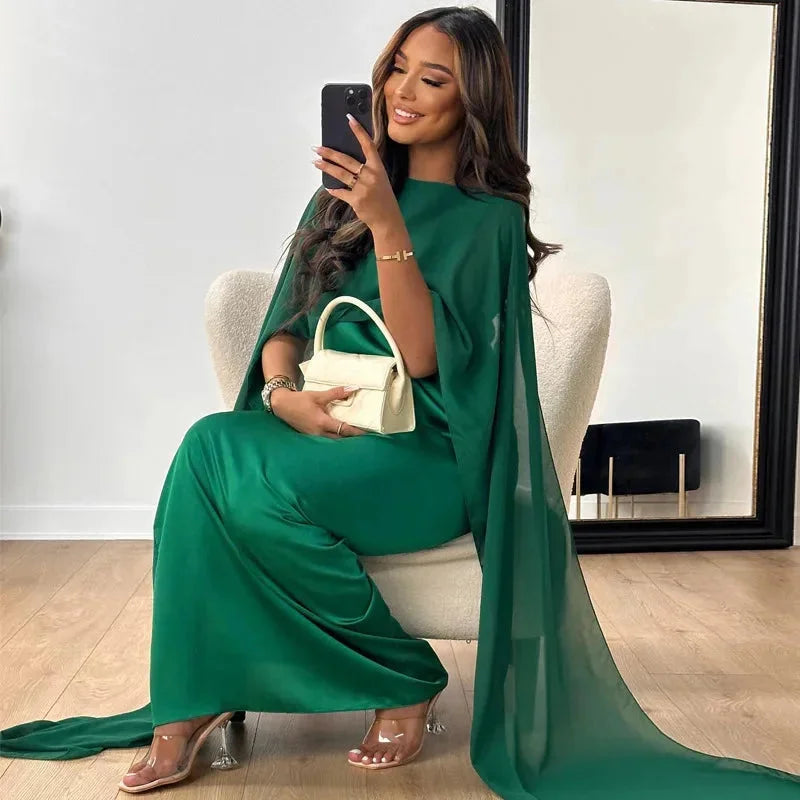 Lange dames galajurk met cape en ronde hals