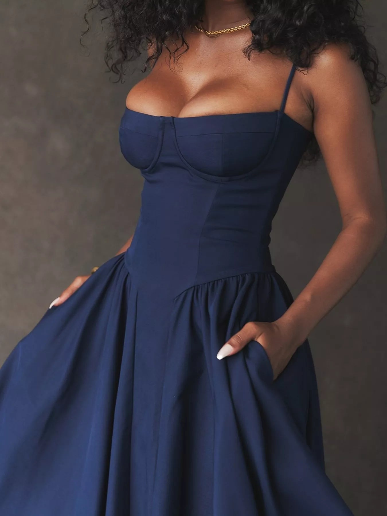 Dames zomerjurk midi met sweetheart halslijn en bandjes