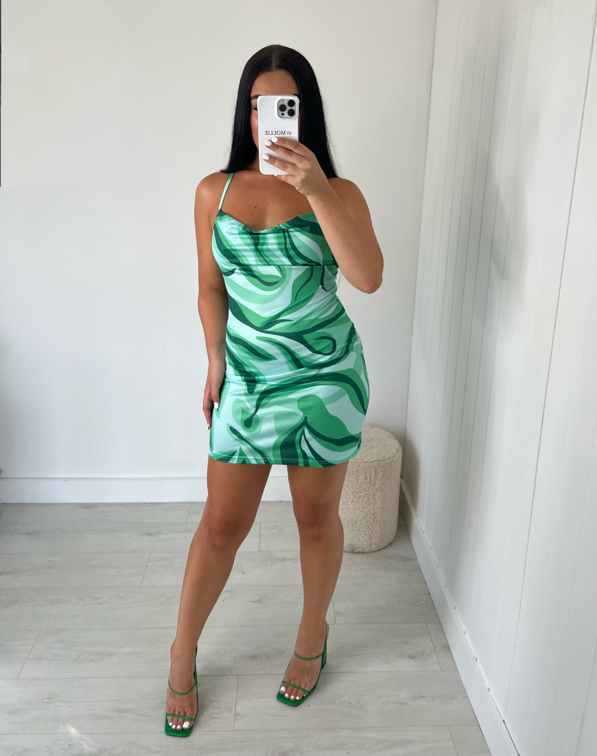 Kort zomerjurkje dames satijn - Kruisbandjes met open rug en groene print