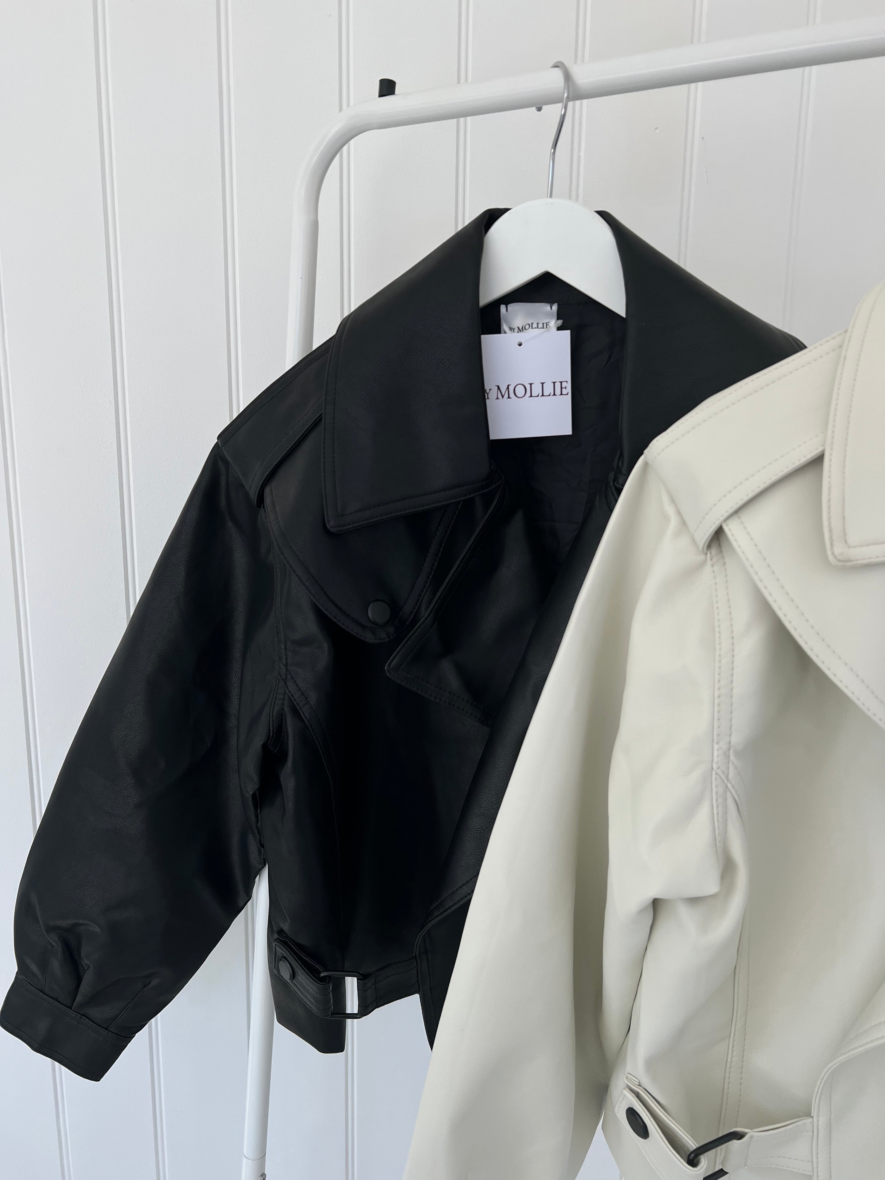 Dames oversized leren jas in zwart met cropped stijl