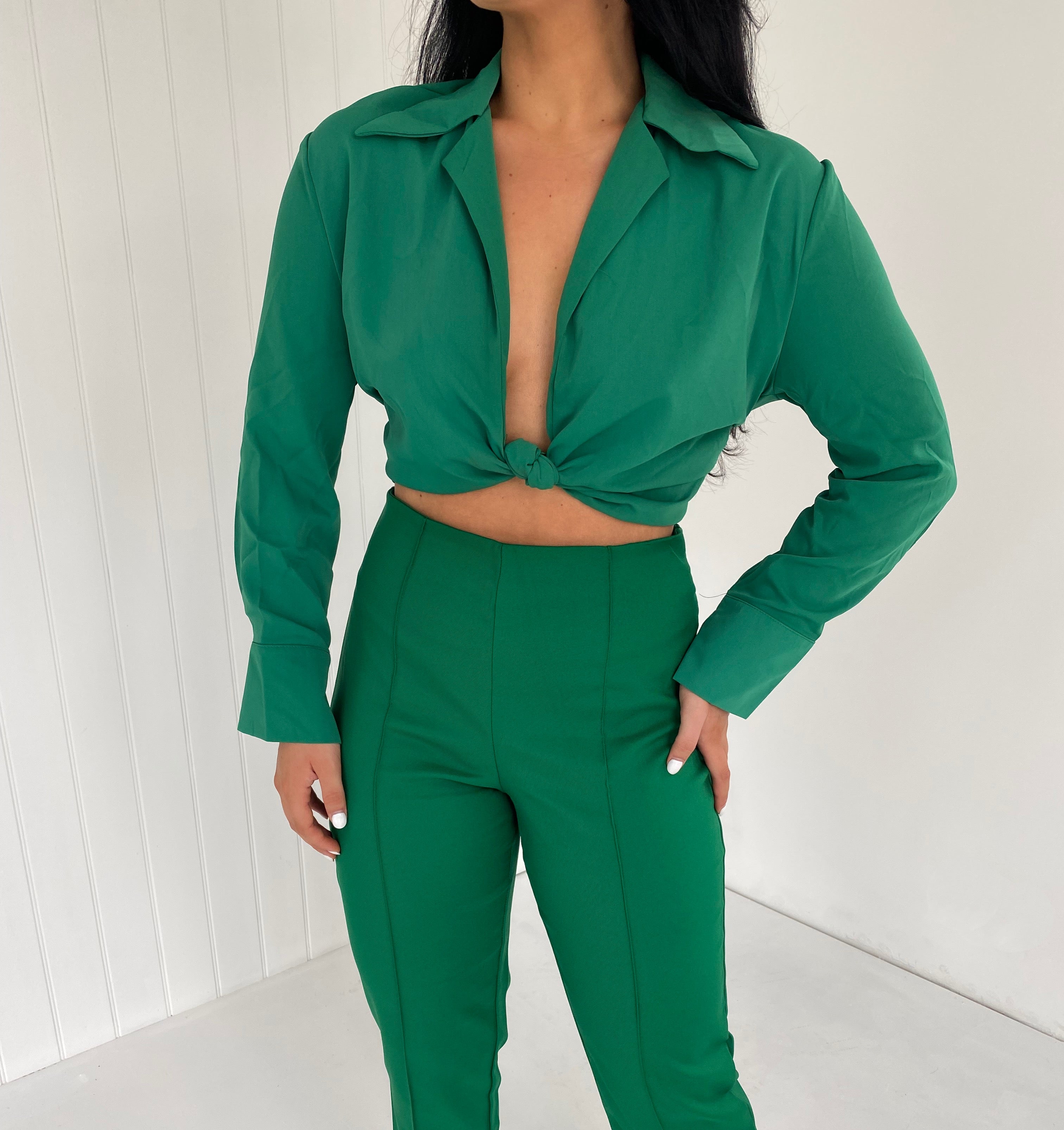 Dames crop top met knoop detail groen