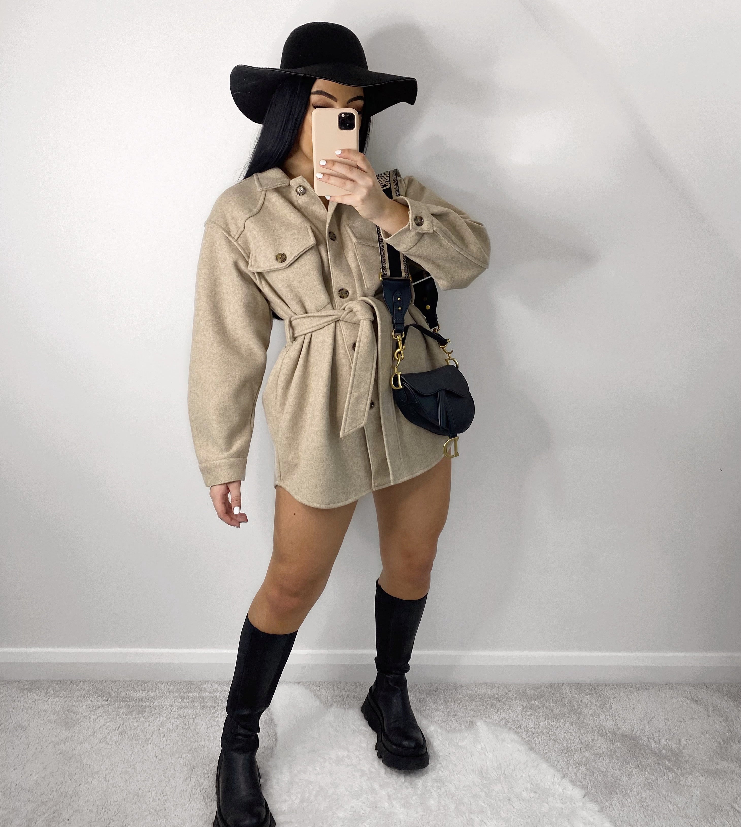 Dames beige shacket jurk met ceintuur - Voor koele avonden in deze zomer