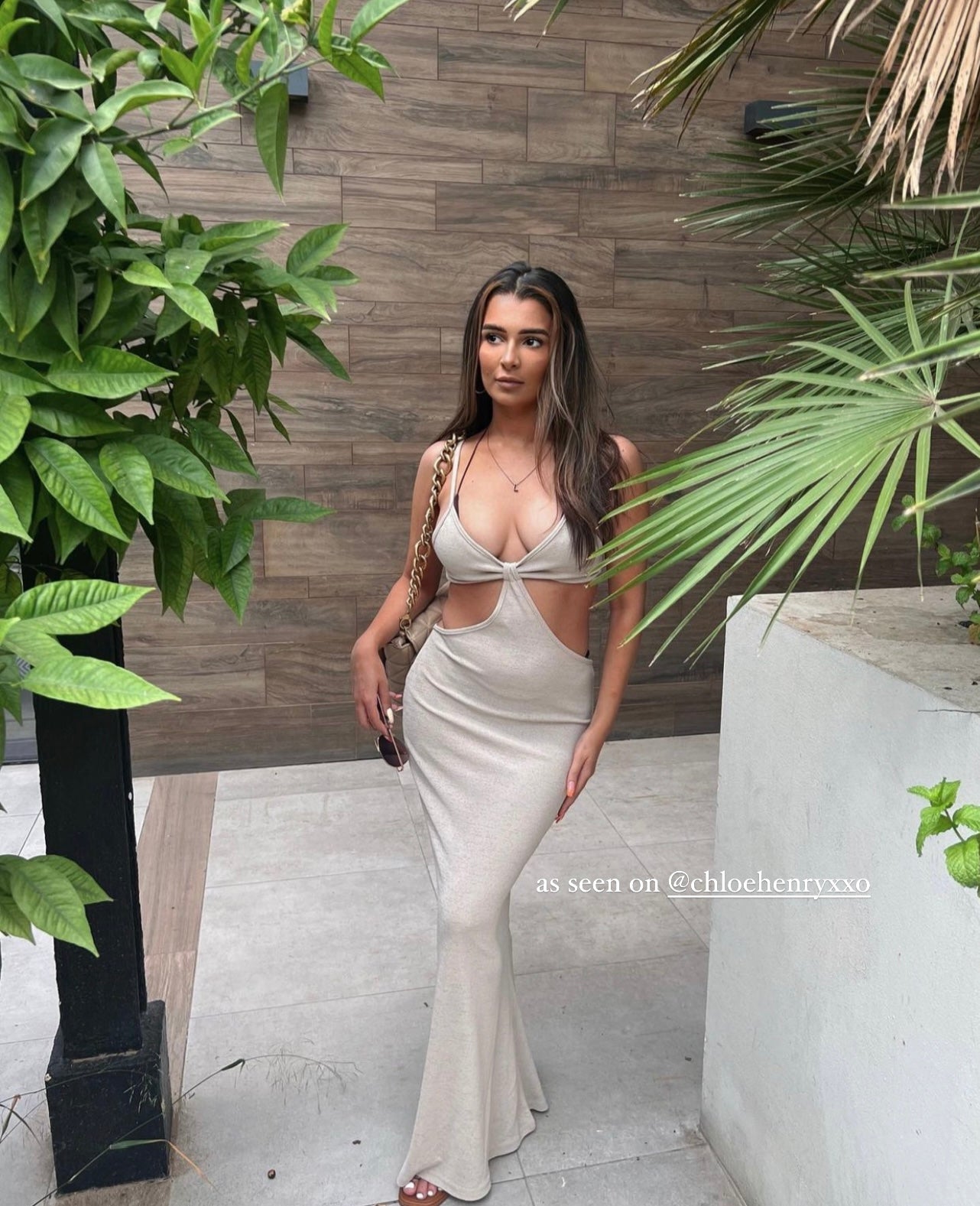 Dames zomermaxi jurk met strik en cut-out details