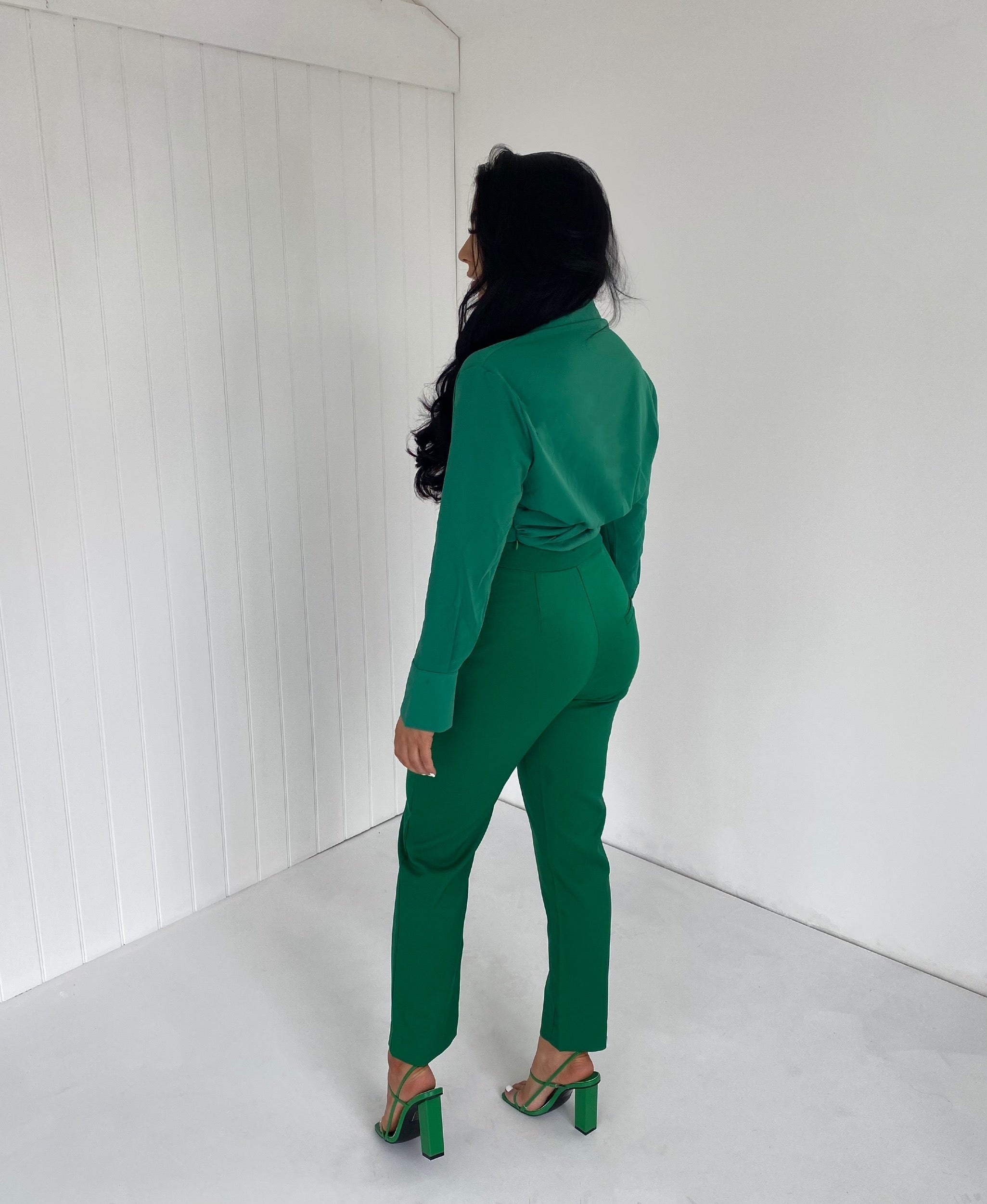 Dames crop top met knoop detail groen