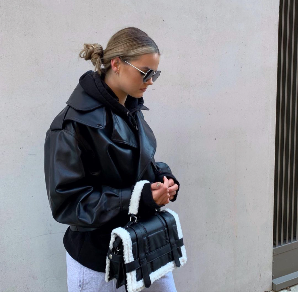 Dames oversized leren jas in zwart met cropped stijl