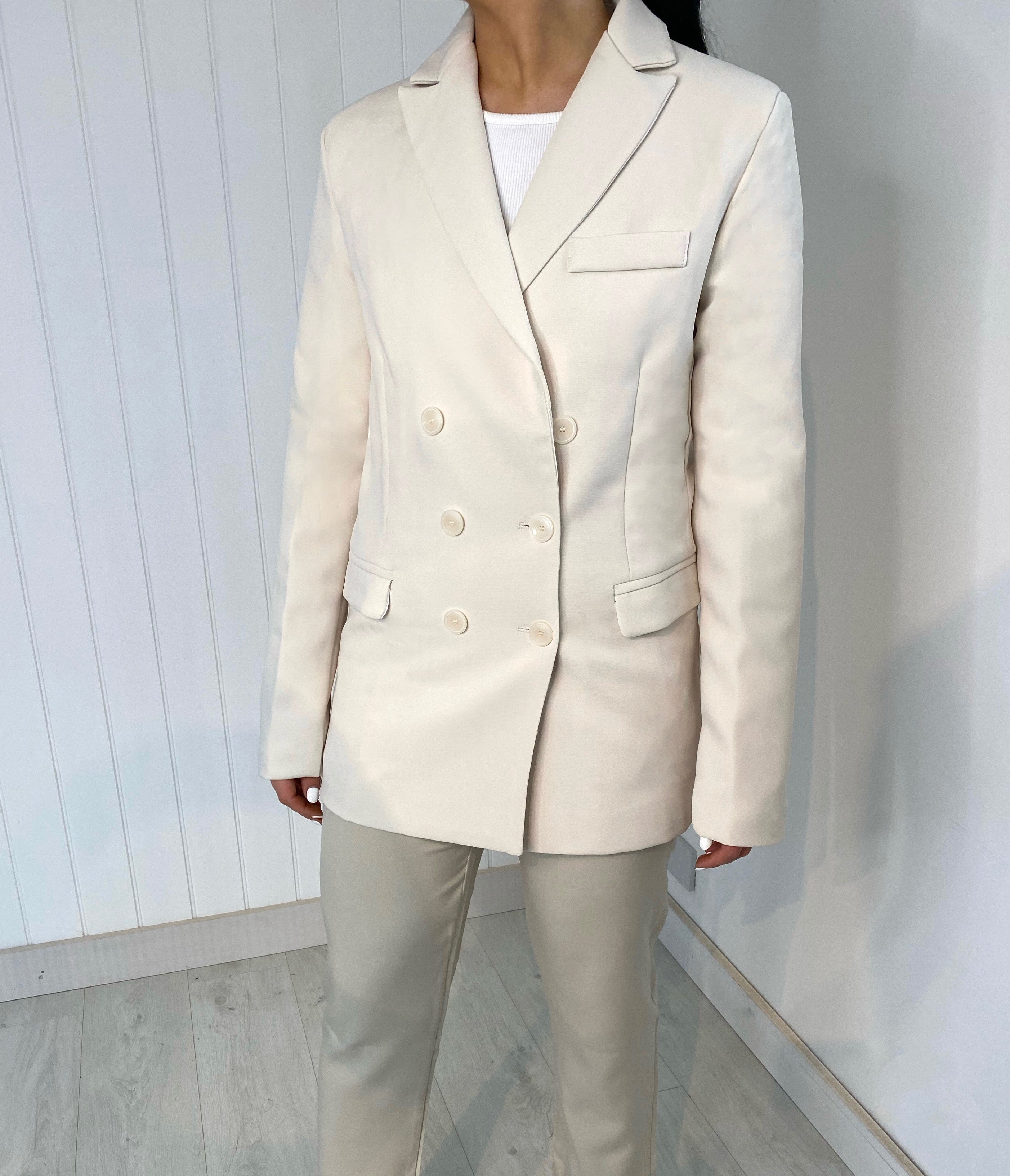 Crème blazer dames - Oversized pasvorm en dubbele knoopsluiting