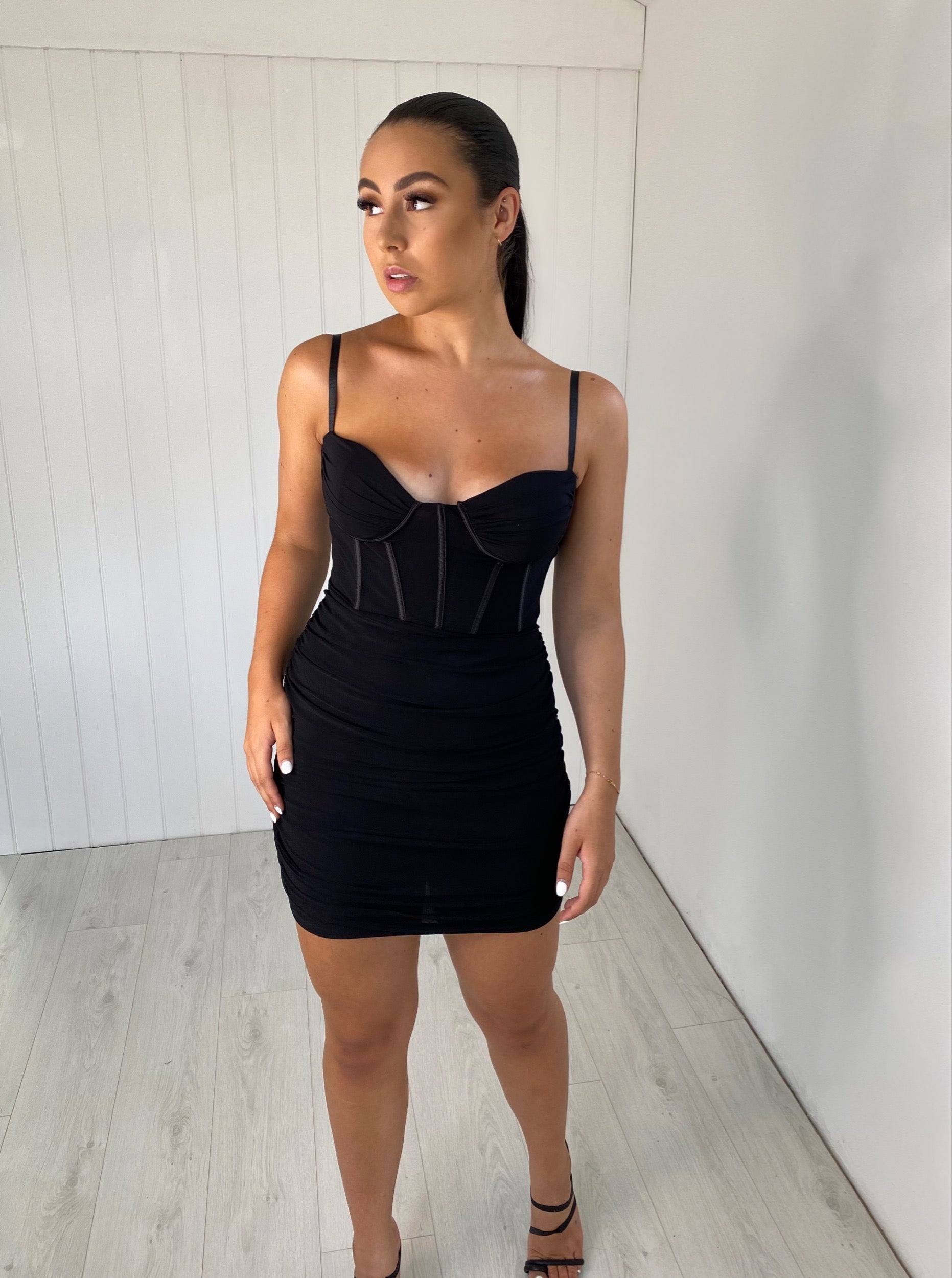 Strakke dames zomerjurk - Mesh en corset detail