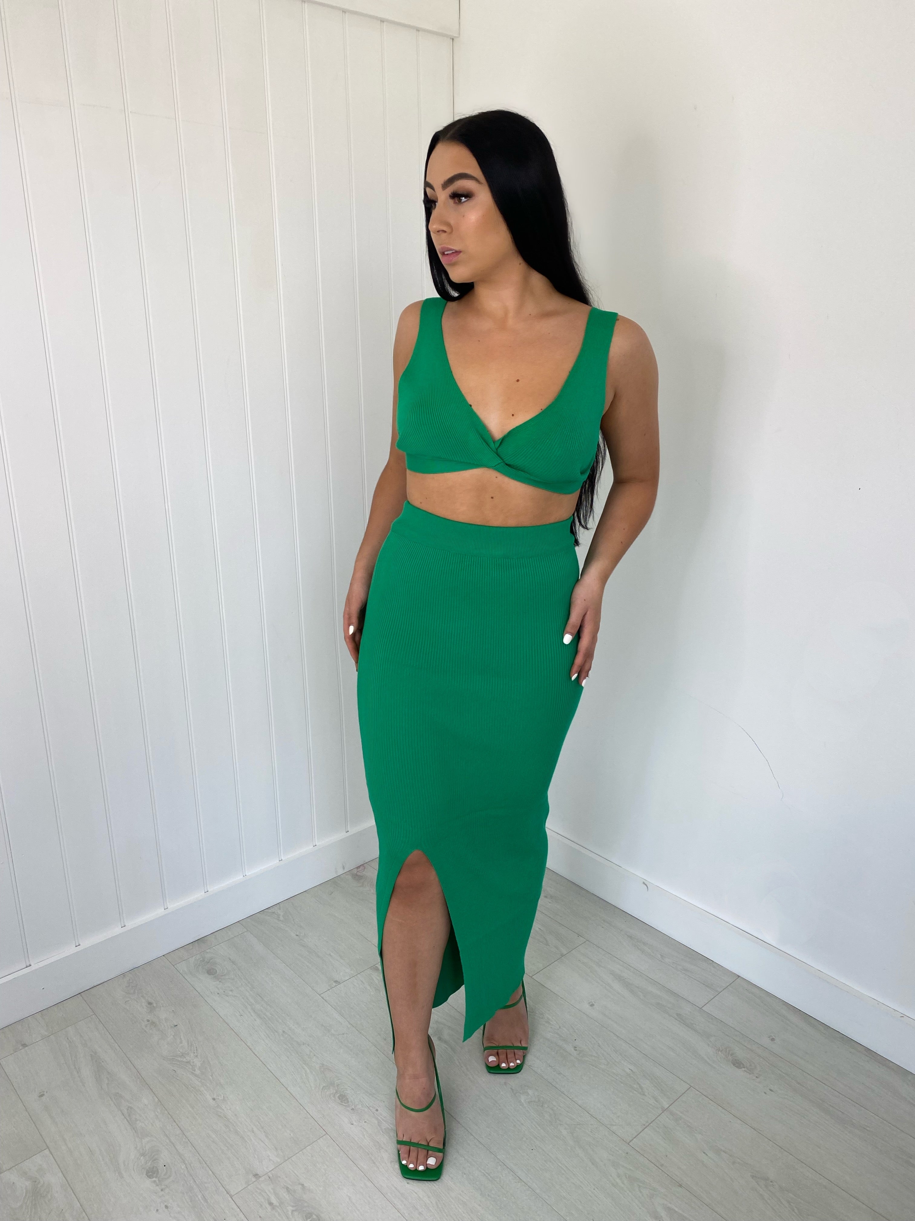 Dames set groen - Bandeau top en midi rok met split