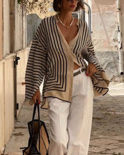 Dames blouse met elegante pasvorm en streeppatroon
