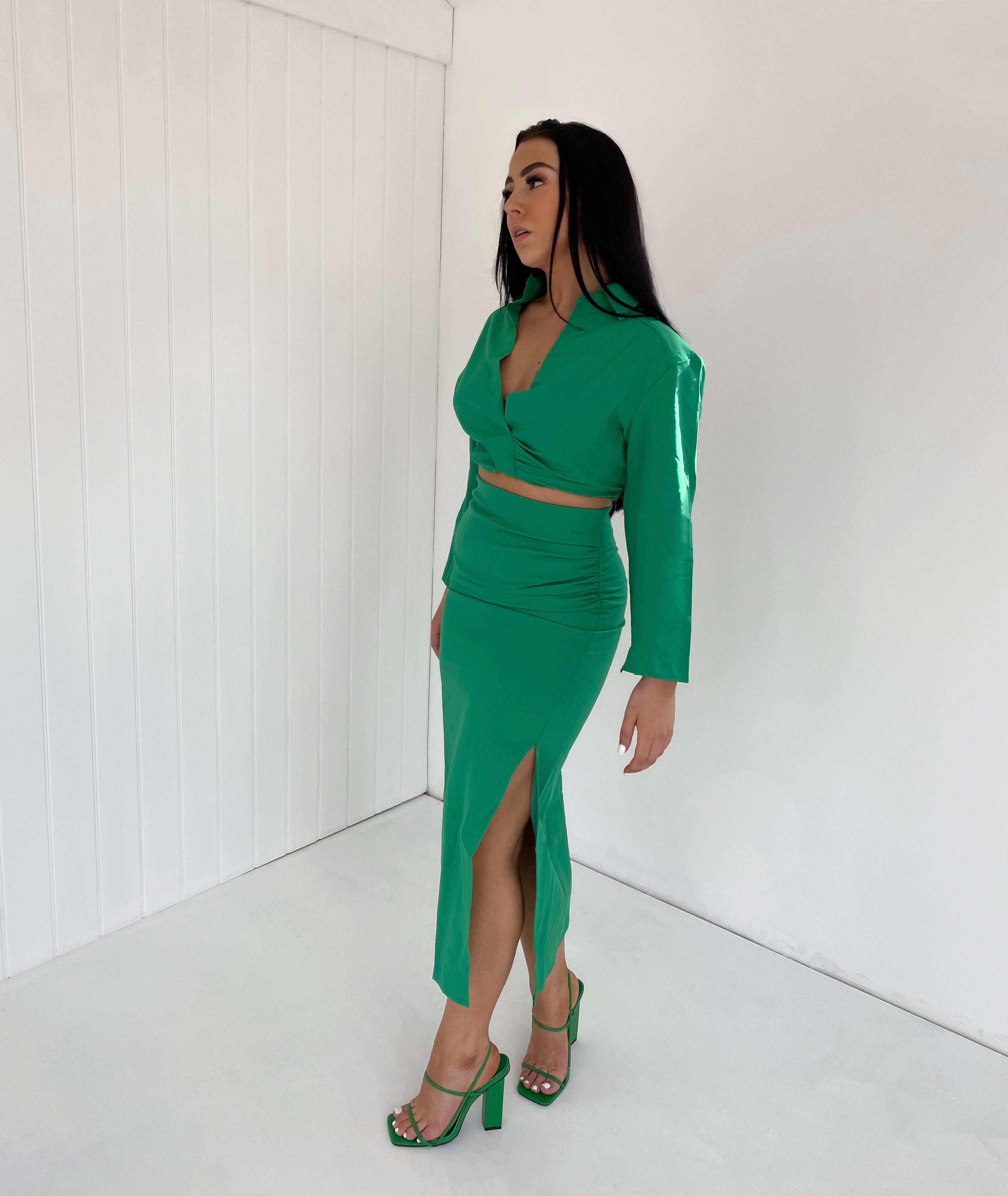 Dames set in groen - Crop top en midi rok met split