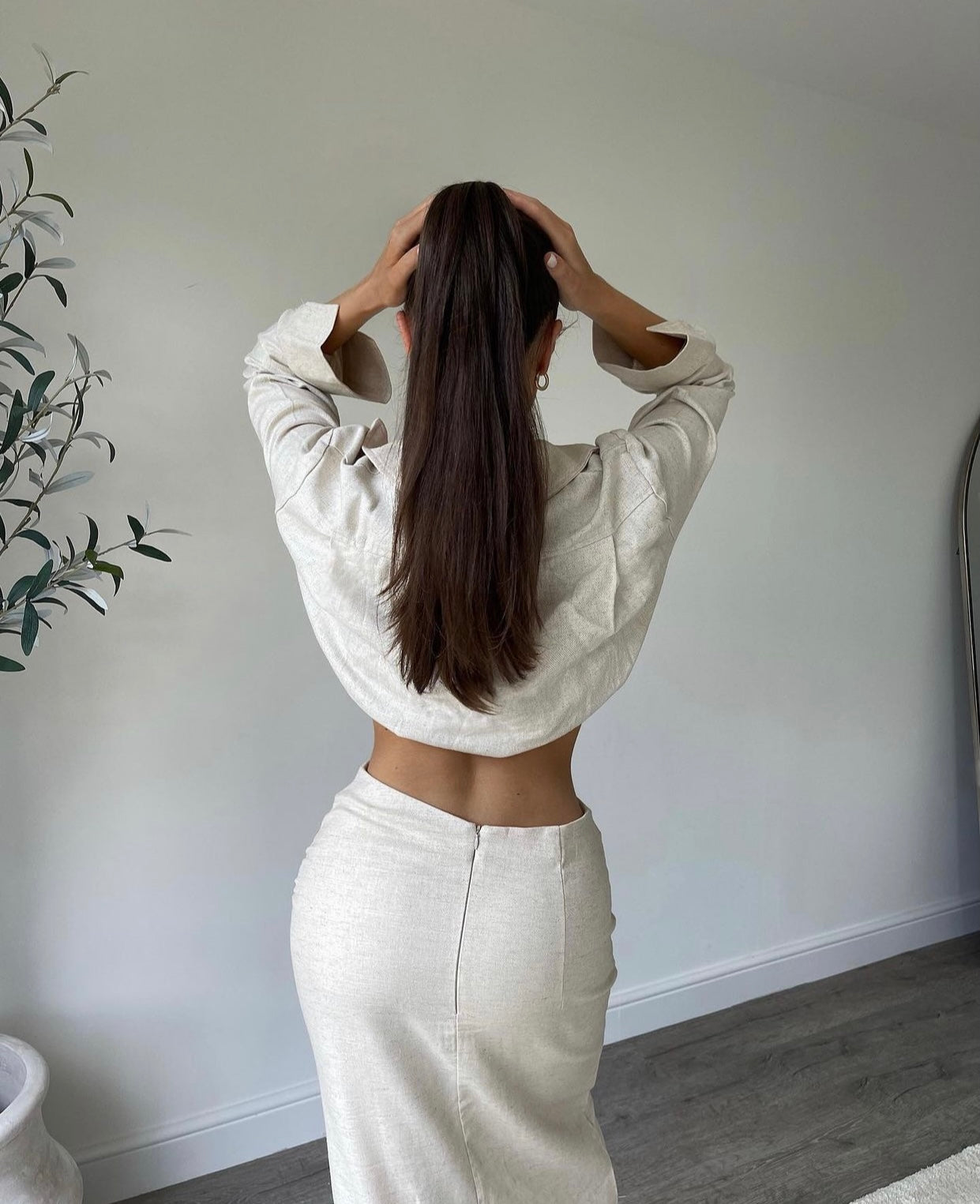 Dames beige crop shirt en midi rok set met split
