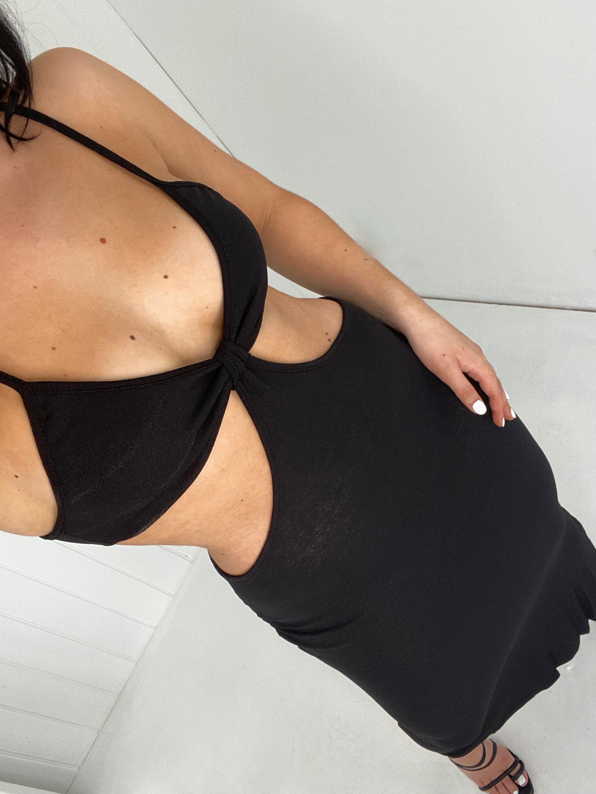 Dames zomermaxi jurk met strik en cut-out details
