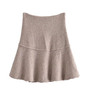 Dames gebreide trui en mini rok set taupe - Voor koele zomeravonden