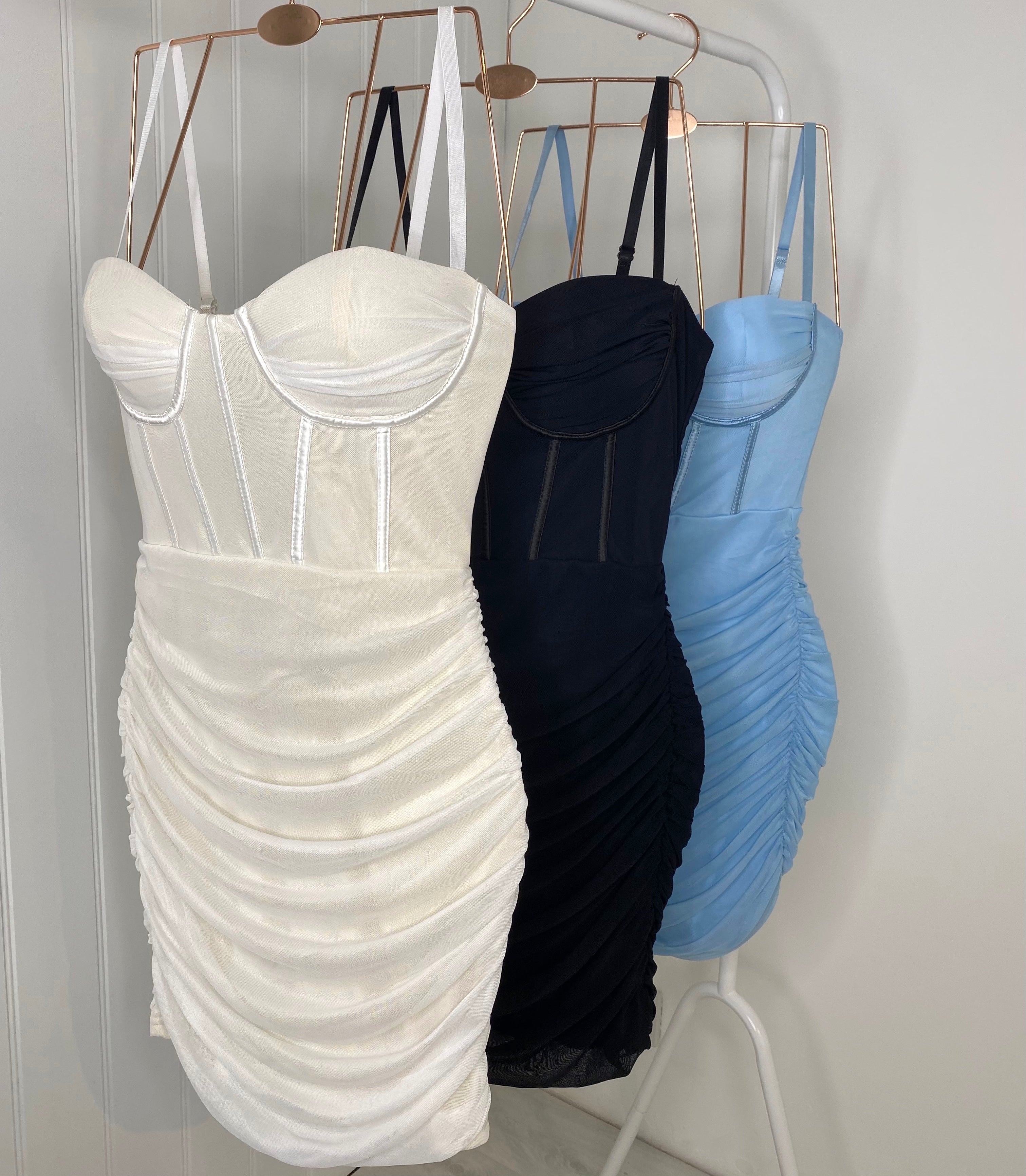 Strakke dames zomerjurk - Mesh en corset detail