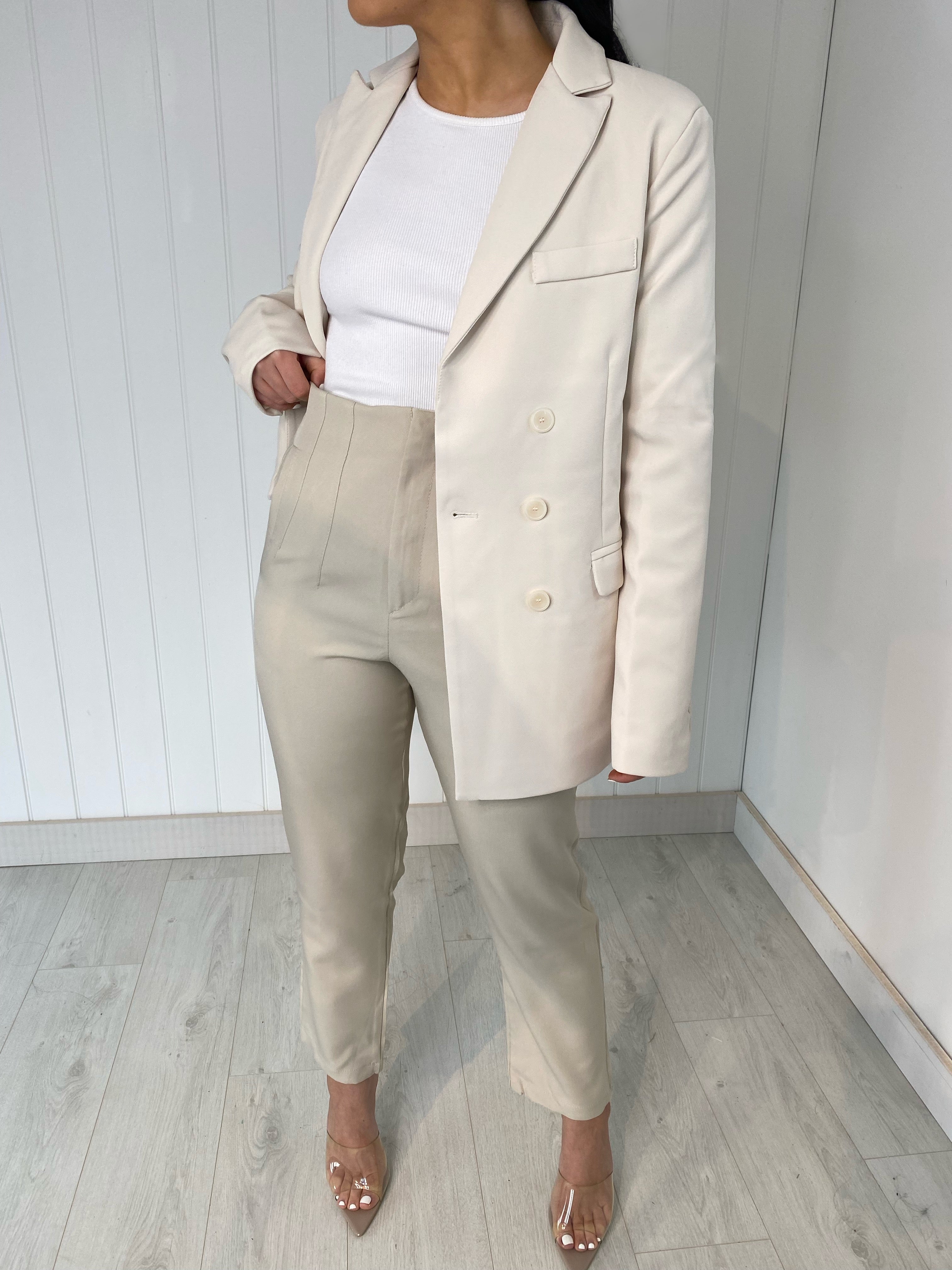 Crème blazer dames - Oversized pasvorm en dubbele knoopsluiting