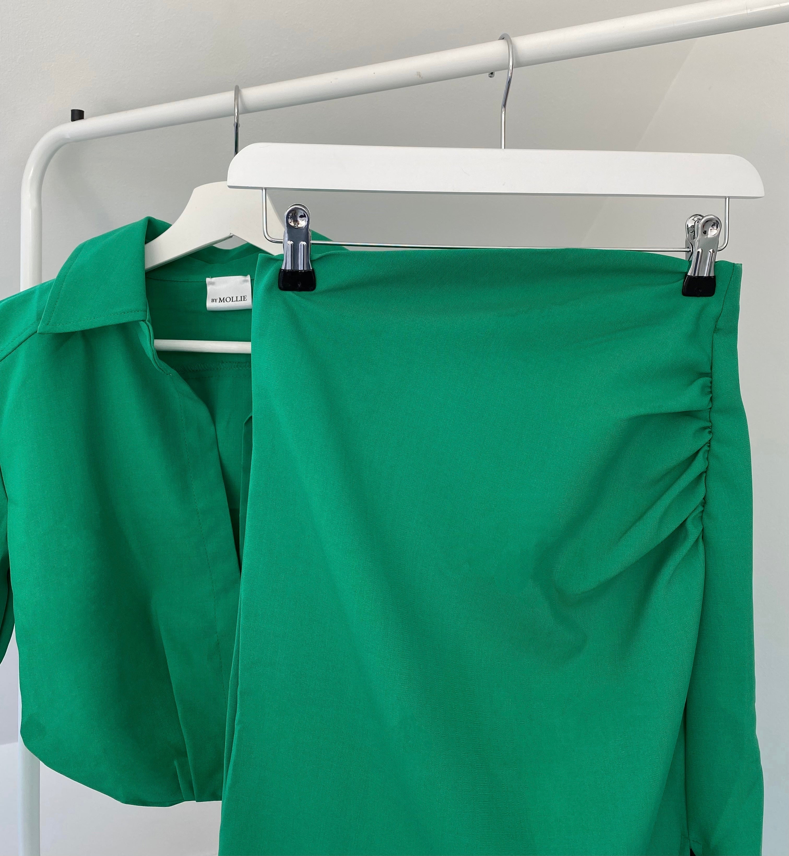 Dames set in groen - Crop top en midi rok met split