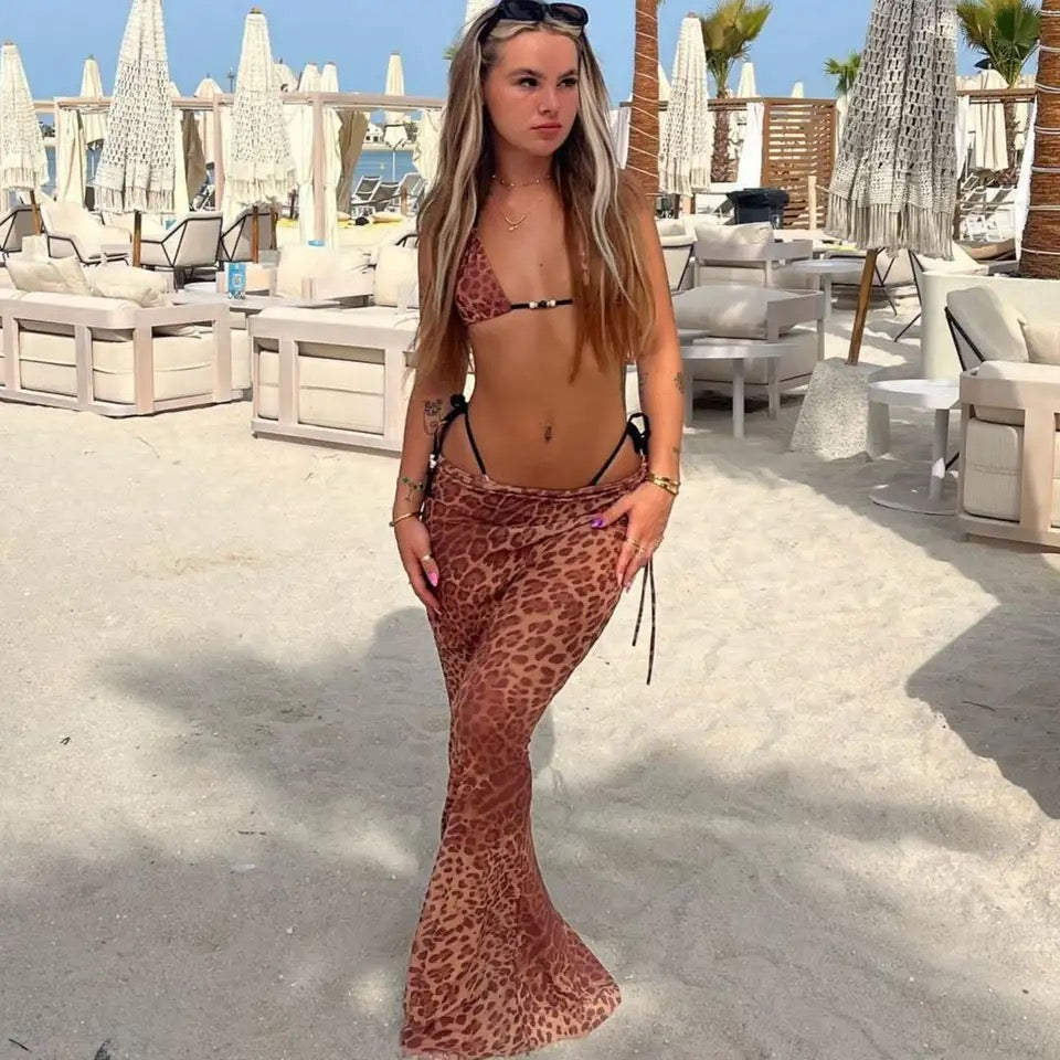 Dames zomerset bruin met leopardprint bikini en lange rok