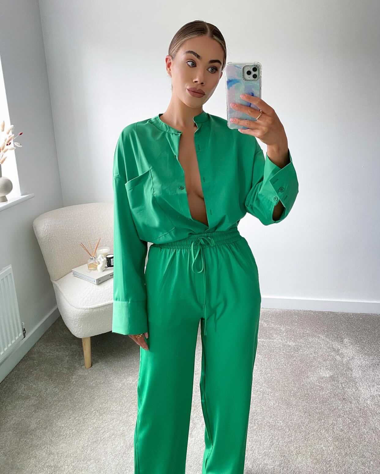 Dames satijnen set met wijde broek en oversized blouse