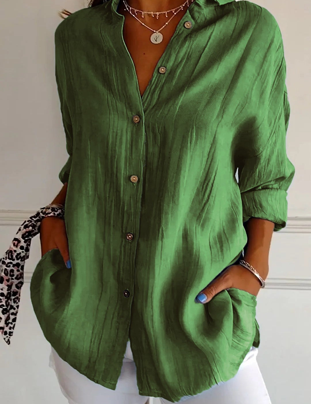 Ladies blouse with button closure and classic collar