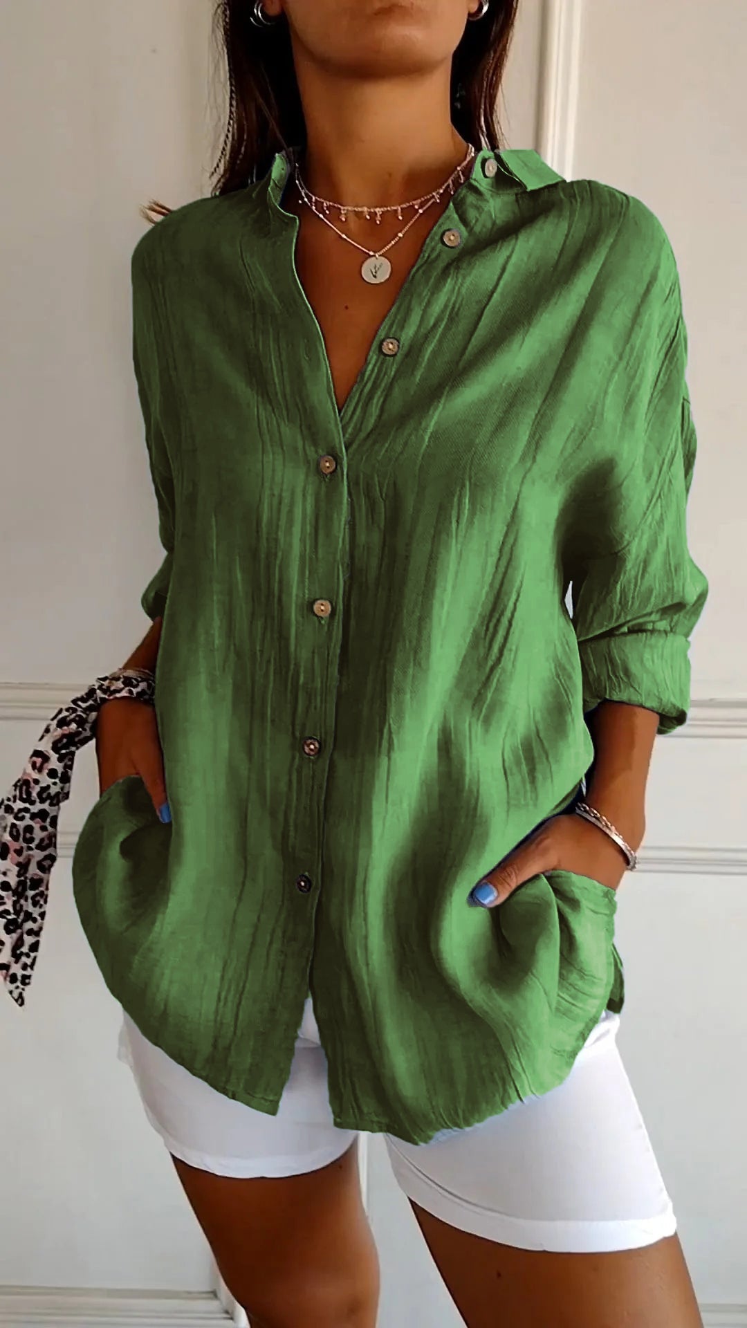 Women's blouse with button closure and classic collar