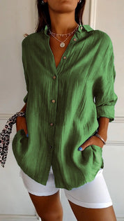 Women's blouse with button closure and classic collar