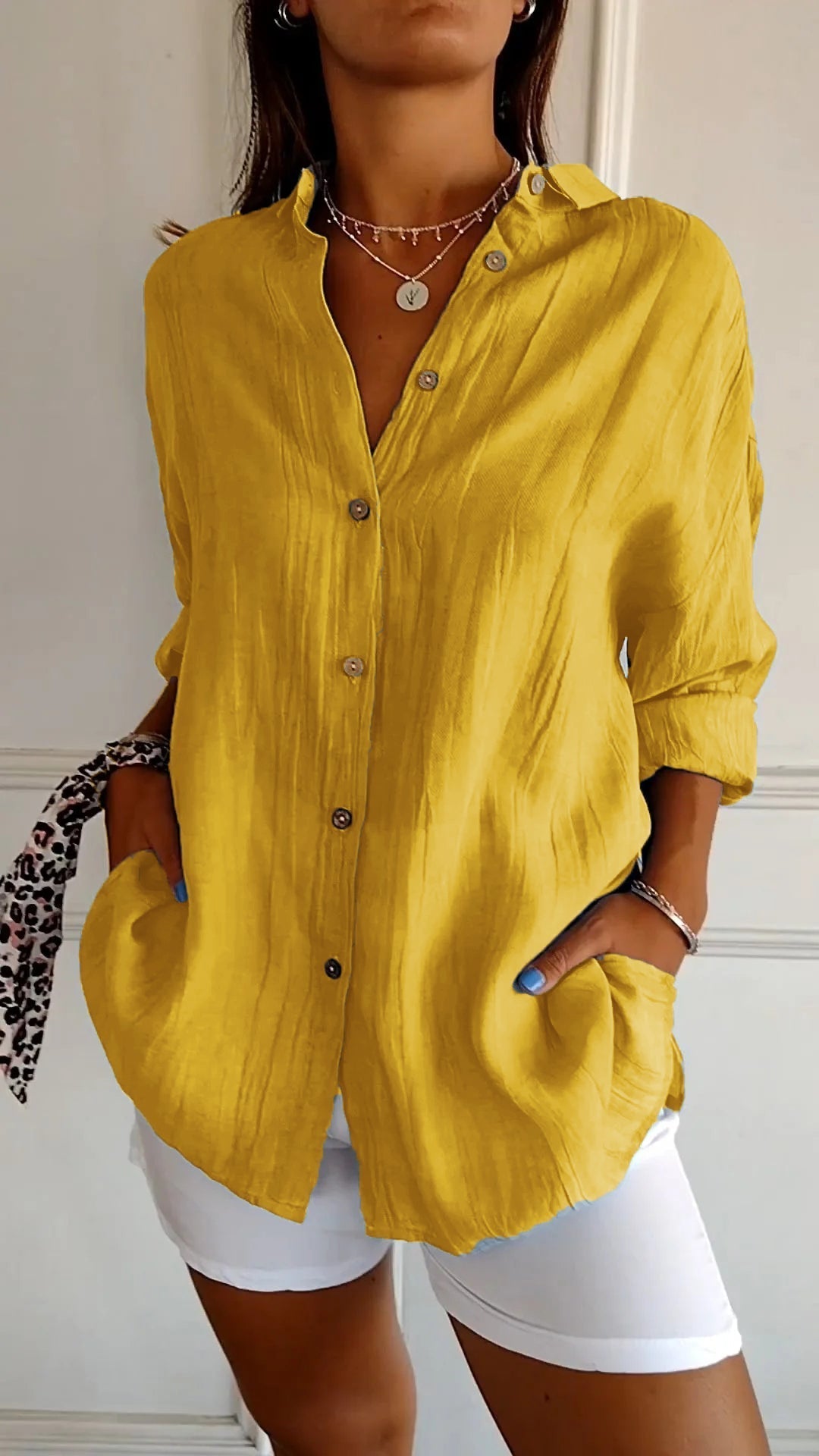 Women's blouse with button closure and classic collar
