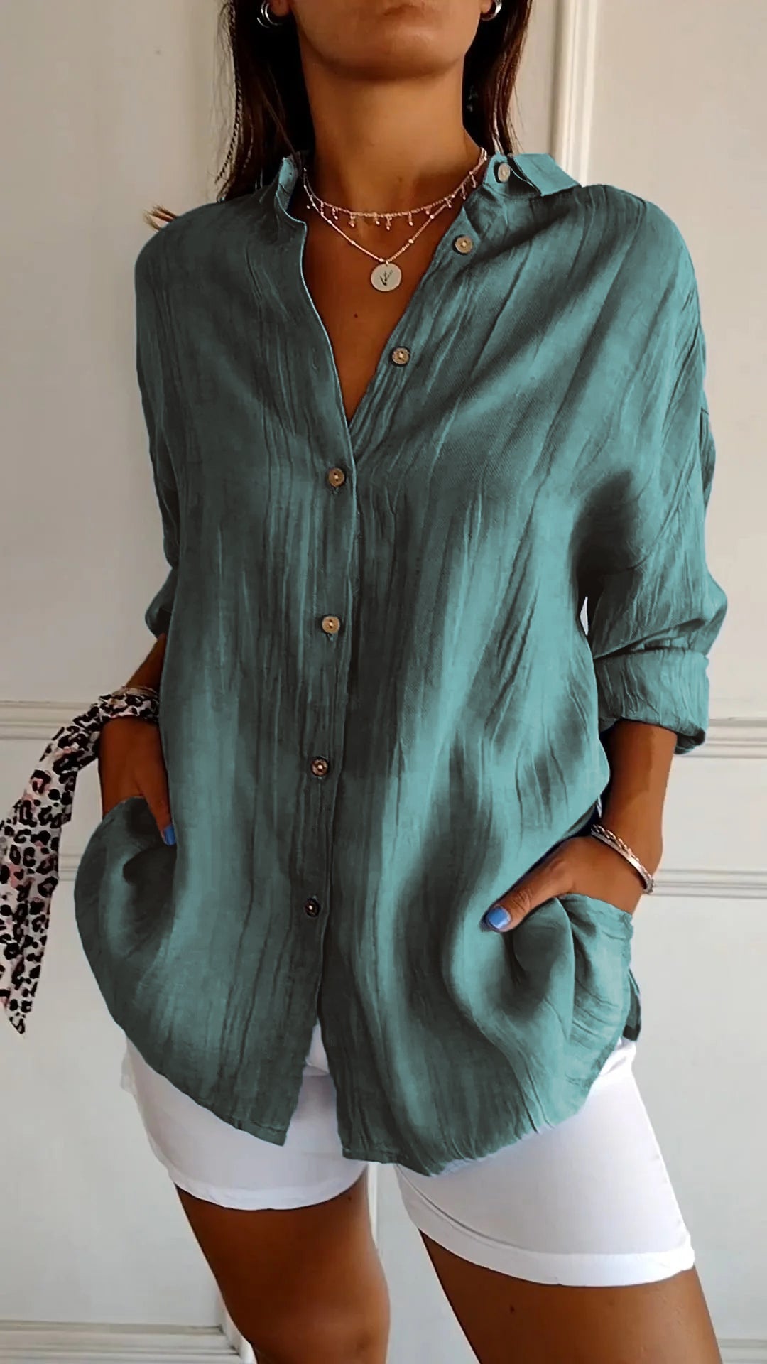 Women's blouse with button closure and classic collar