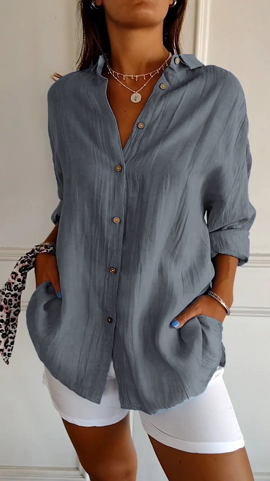 Women's blouse with button closure and classic collar