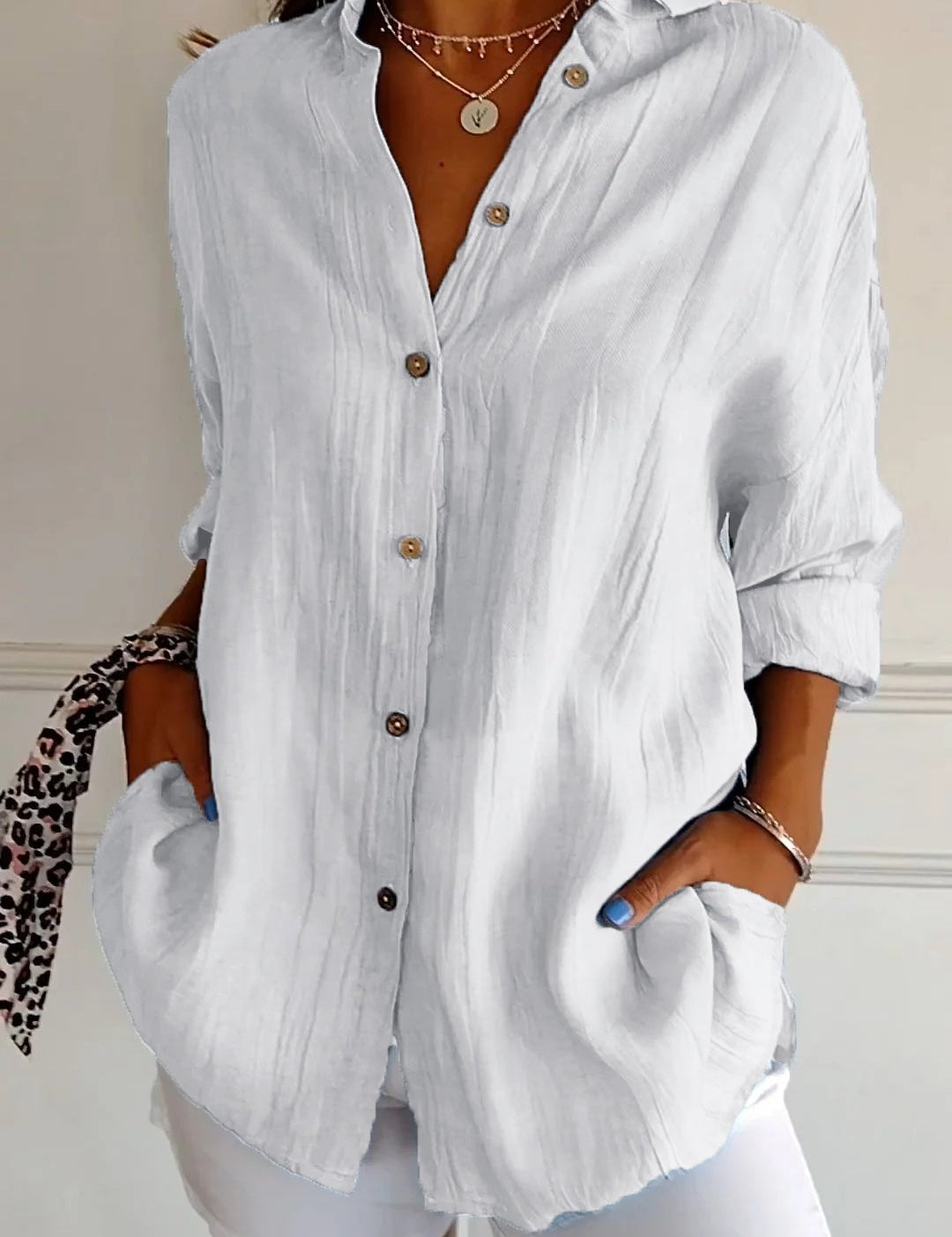 Ladies blouse with button closure and classic collar