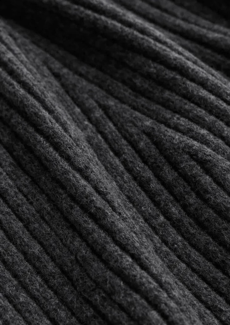 Ribgebreide korte winterjurk met lange mouwen