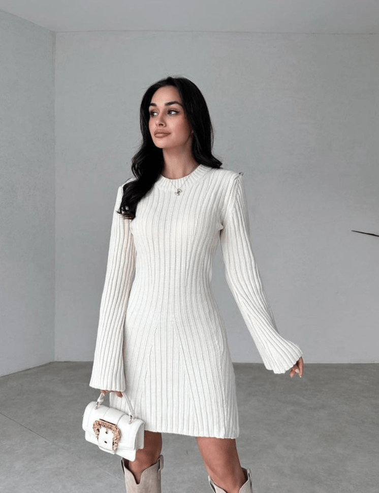 Ribgebreide korte winterjurk met lange mouwen