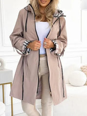 Chique getailleerde dames trenchcoat met capuchon