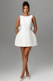 Dames cocktailjurk met strik detail en pareltjes - Avondjurk
