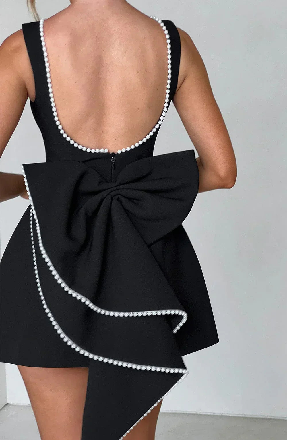 Dames cocktailjurk met strik detail en pareltjes - Avondjurk