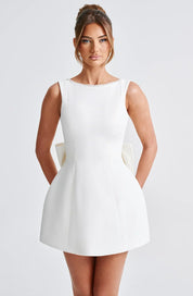 Dames zomerjurk met strik en parels