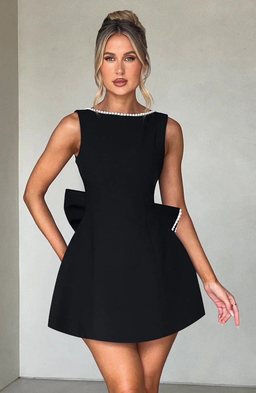 Dames cocktailjurk met strik detail en pareltjes - Avondjurk
