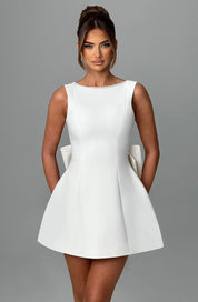 Dames cocktailjurk met strik detail en pareltjes - Avondjurk