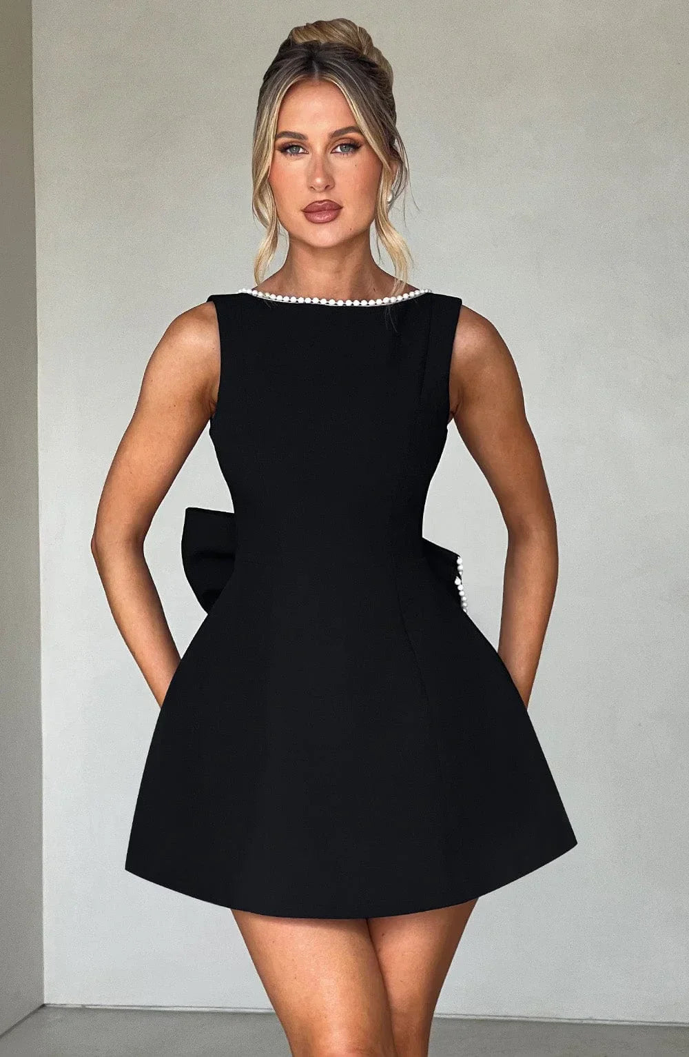 Dames cocktailjurk met strik detail en pareltjes - Avondjurk